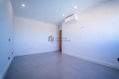 Moradia T5 para Venda em Quarteira