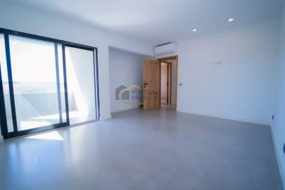 Moradia T5 para Venda em Quarteira