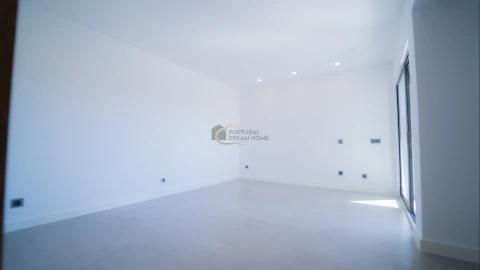 Moradia T5 para Venda em Quarteira