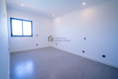 Moradia T5 para Venda em Quarteira