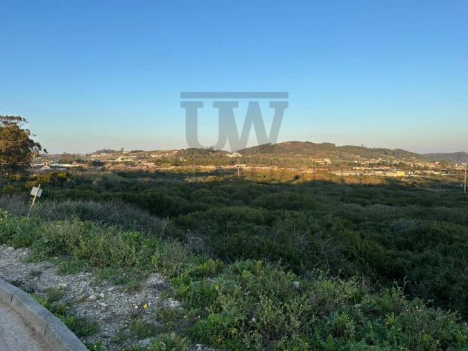 Terreno Comércio / Armazém para Venda em Lousa