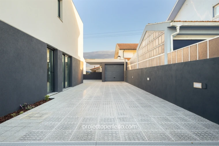 Moradia T4 para Venda em Serzedo e Perosinho Foto 2