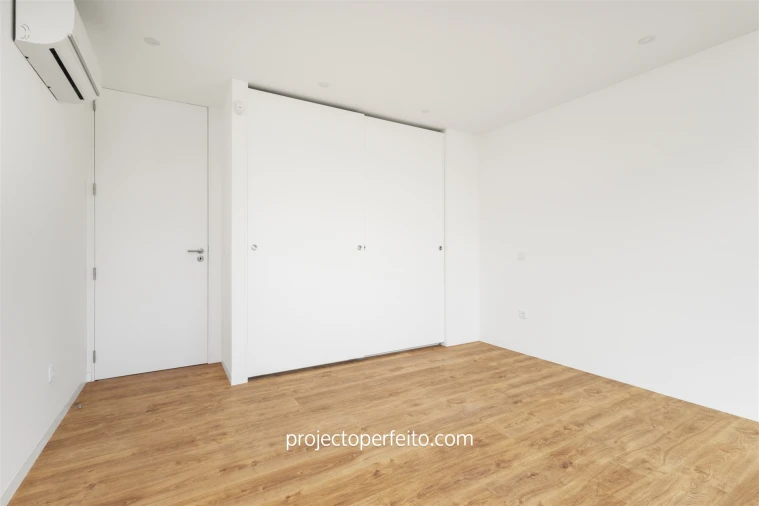 Moradia T4 para Venda em Serzedo e Perosinho Foto 15