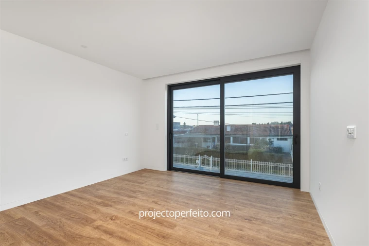 Moradia T4 para Venda em Serzedo e Perosinho Foto 3