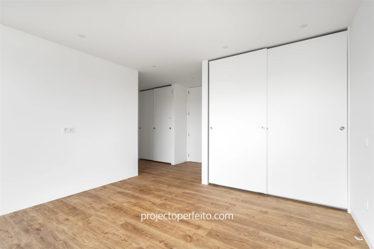 Moradia T4 para Venda em Serzedo e Perosinho Foto 10