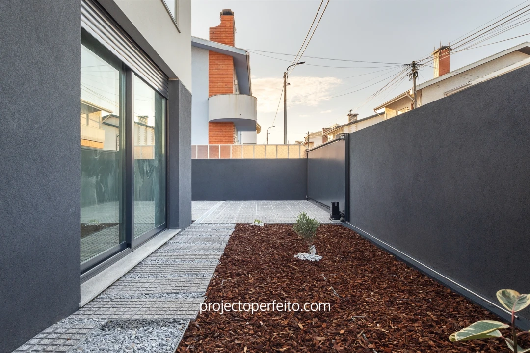 Moradia T4 para Venda em Serzedo e Perosinho Foto 21