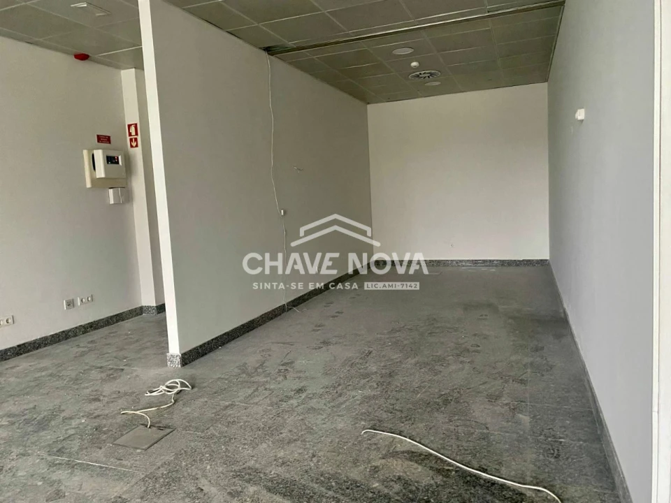 Loja para Arrendamento em Paranhos Foto 8