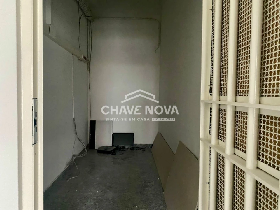 Loja para Arrendamento em Paranhos Foto 11