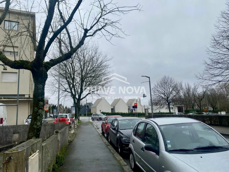 Loja para Arrendamento em Paranhos Foto 22