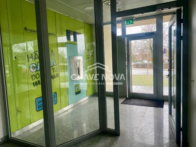 Loja para Arrendamento em Paranhos Foto 2