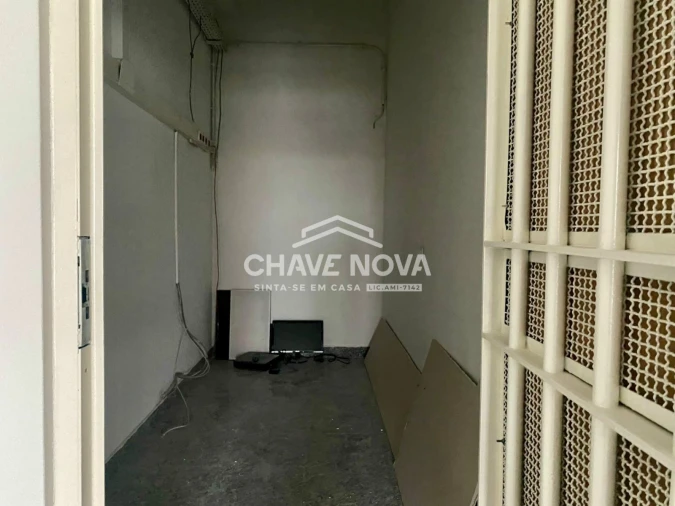 Loja para Arrendamento em Paranhos Foto 11