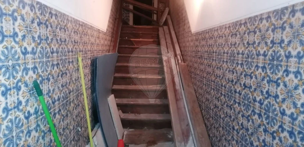 Prédio para Venda em Santa Marinha e São Pedro da Afurada Foto 5