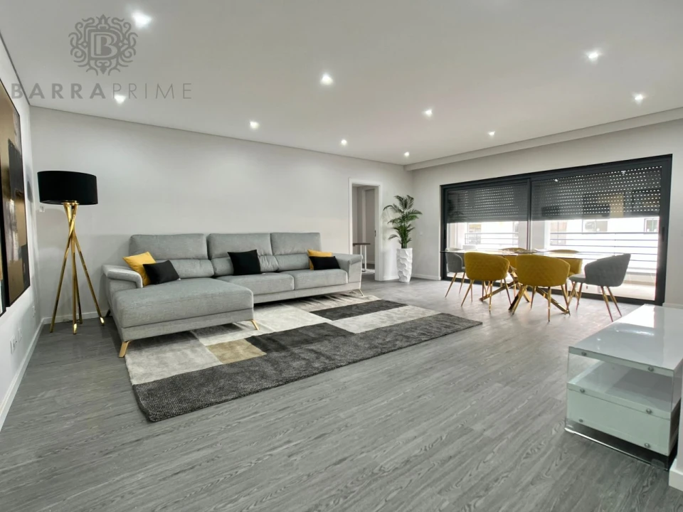 Apartamento T3 para Venda em Quelfes Foto 3