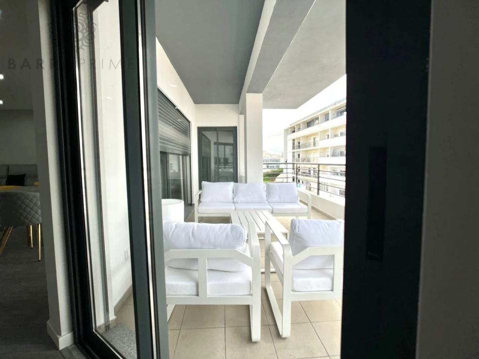 Apartamento T3 para Venda em Quelfes Foto 13