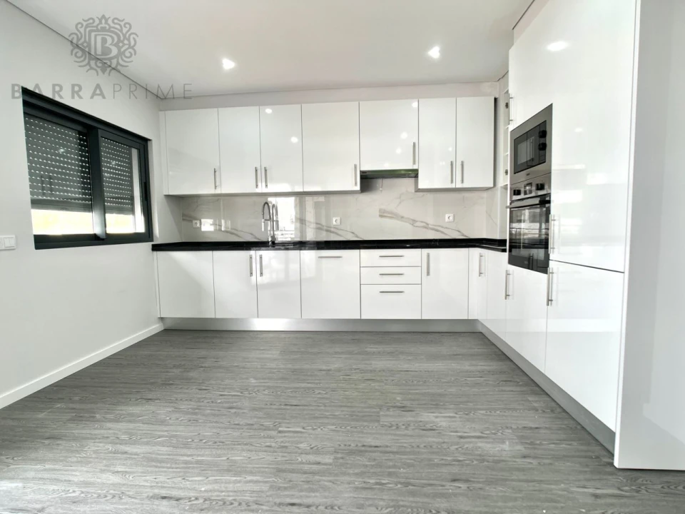 Apartamento T3 para Venda em Quelfes Foto 15