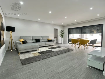 Apartamento T3 para Venda em Quelfes