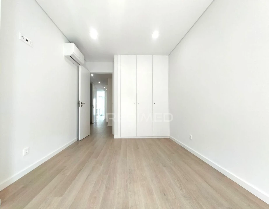 Apartamento T3 para Venda em Alfragide Foto 13