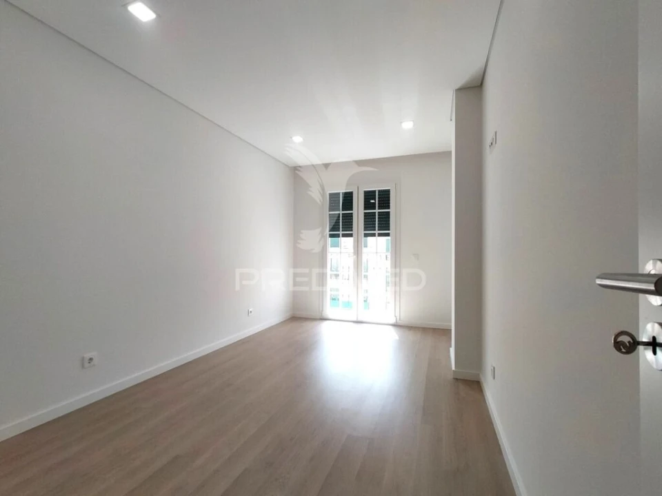 Apartamento T3 para Venda em Alfragide Foto 11
