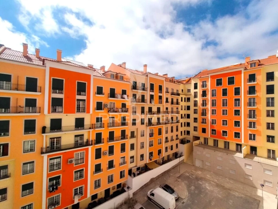 Apartamento T3 para Venda em Alfragide Foto 1