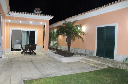 Moradia T5 para Venda em Charneca de Caparica e Sobreda