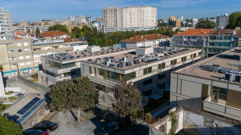 Apartamento T3 para Venda em Lordelo do Ouro e Massarelos