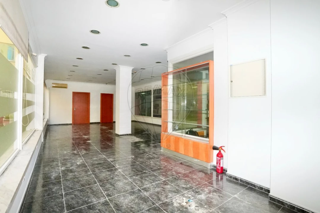 Loja para Venda em Sacavém e Prior Velho Foto 4