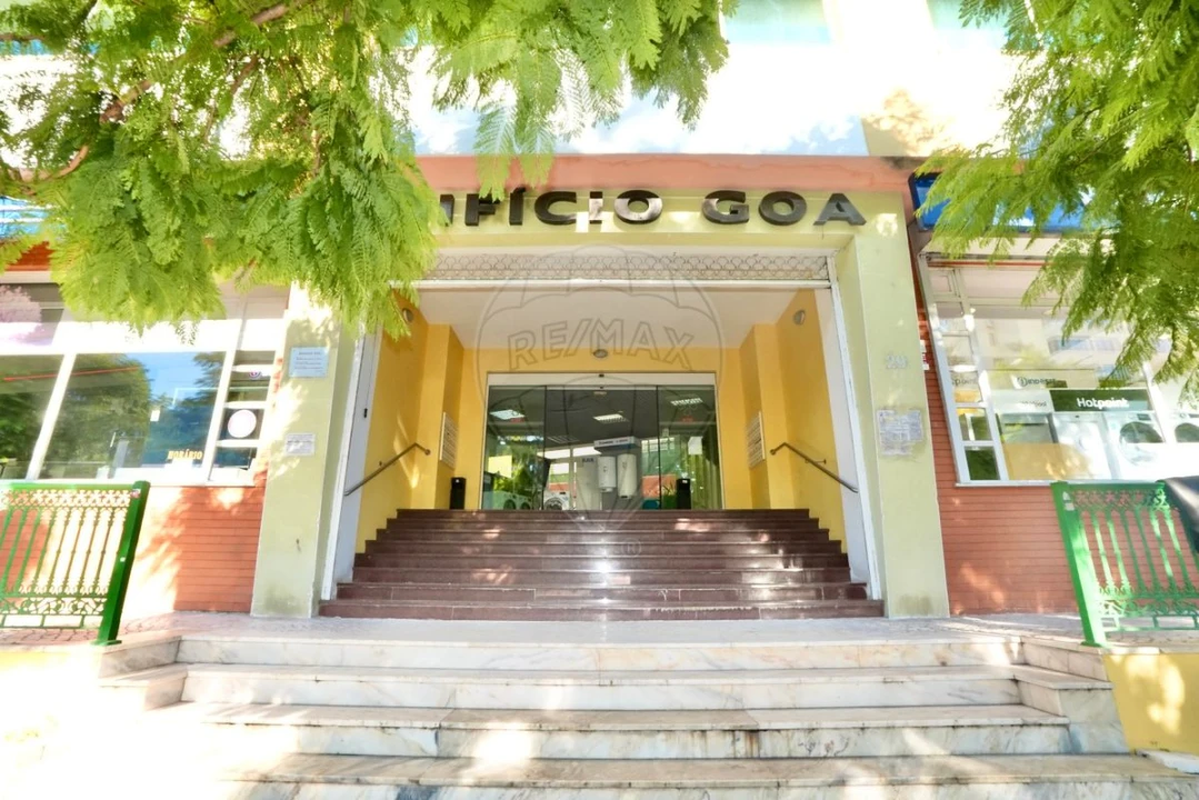 Loja para Venda em Sacavém e Prior Velho Foto 8