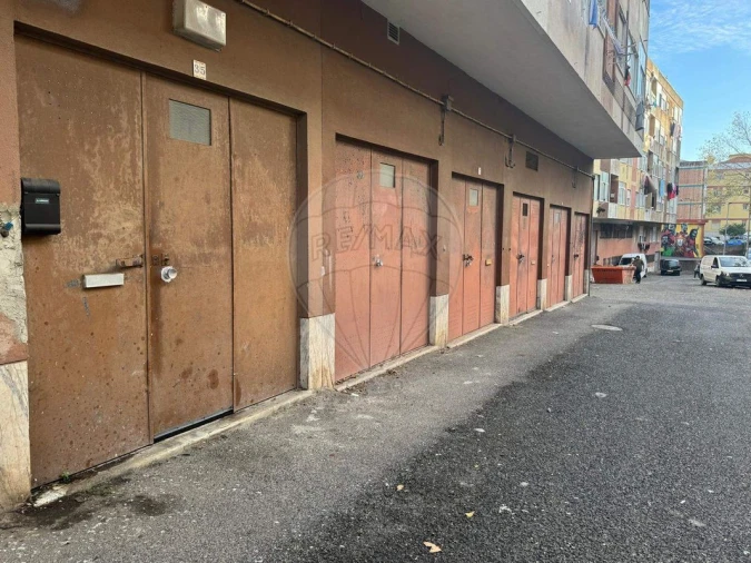 Garagem para Venda em Rio de Mouro Foto 2