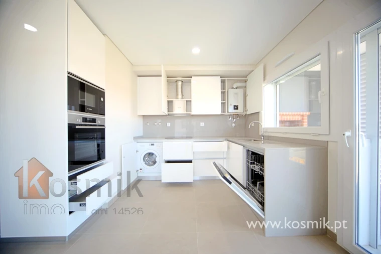 Apartamento T2 para Arrendamento em Póvoa de Santo Adrião e Olival Basto Foto 3