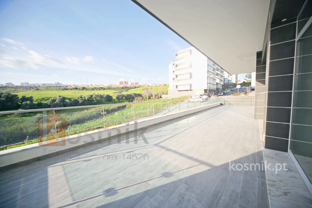 Loja para Venda em Póvoa de Santo Adrião e Olival Basto Foto 17