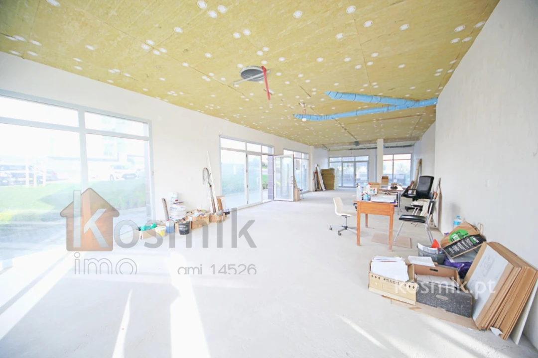 Loja para Venda em Póvoa de Santo Adrião e Olival Basto Foto 31