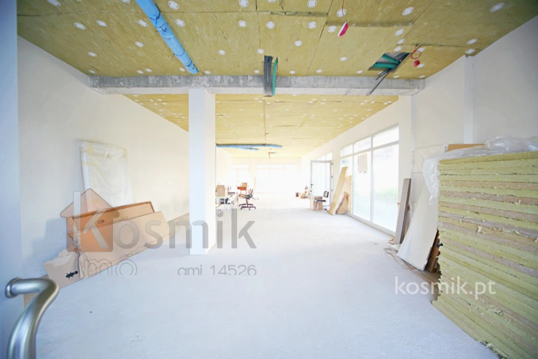 Loja para Venda em Póvoa de Santo Adrião e Olival Basto Foto 32