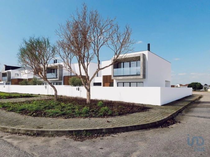 Moradia T4 para Venda em Silveira Foto 4