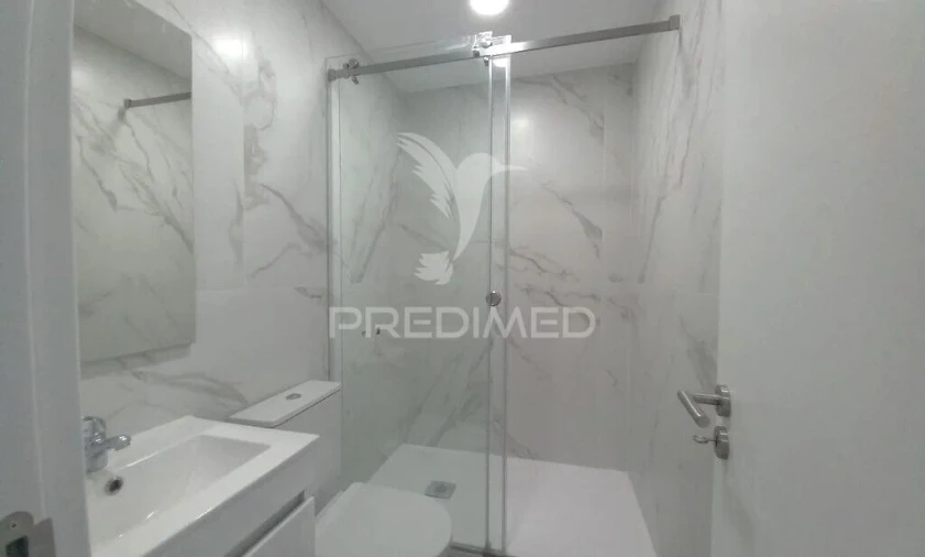 Apartamento T4 para Venda em Costa da Caparica Foto 8