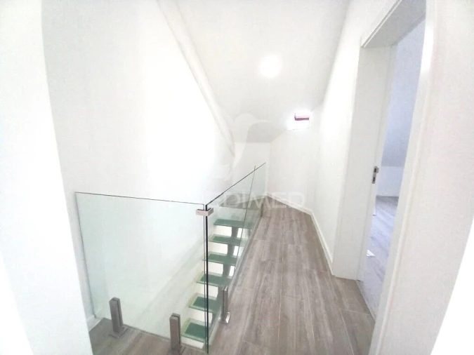 Apartamento T4 para Venda em Costa da Caparica Foto 7