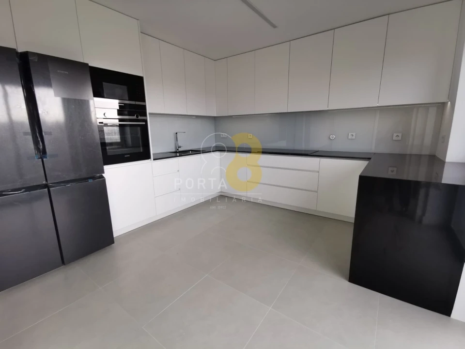 Apartamento T4 para Arrendamento em Matosinhos e Leça da Palmeira Foto 1