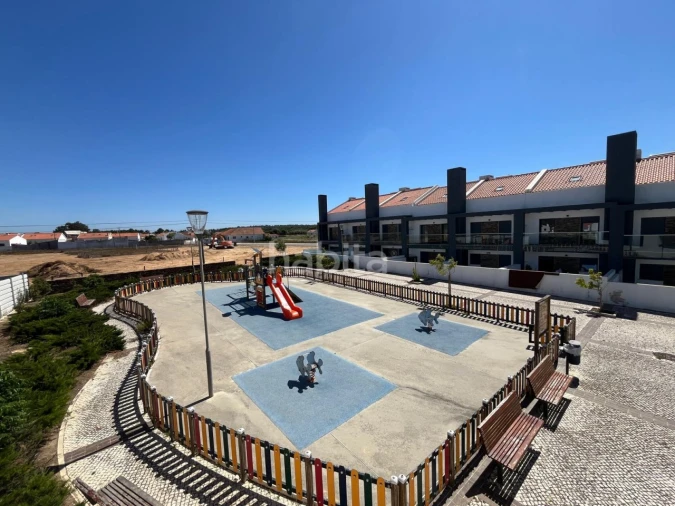 Moradia T2 para Venda em Longueira/Almograve Foto 12