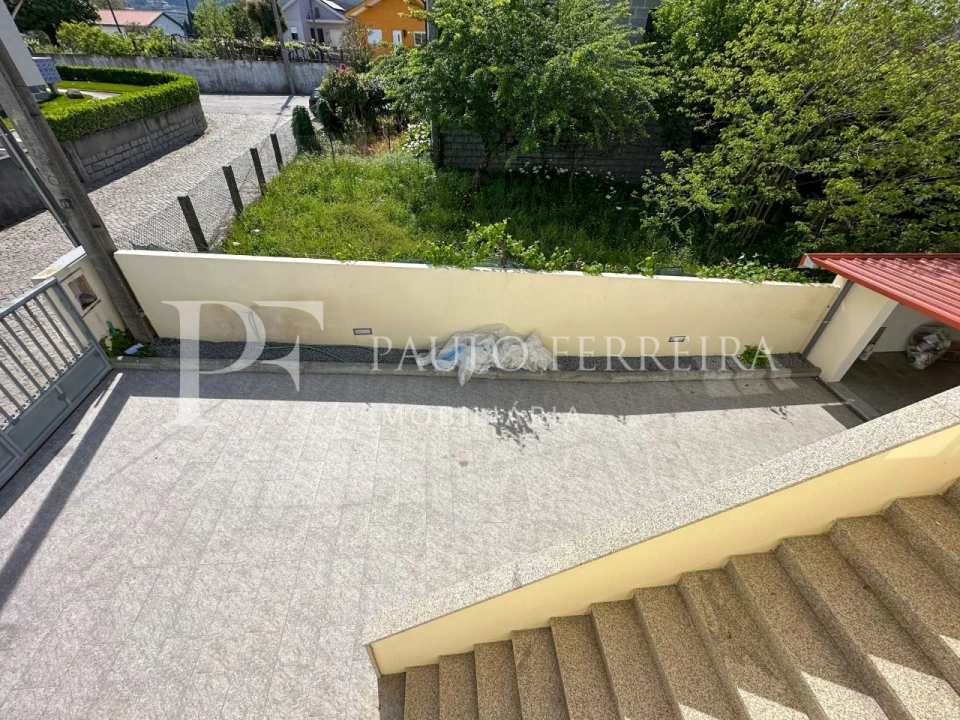 Moradia T4 para Venda em Vale (São Cosme), Telhado e Portela Foto 4