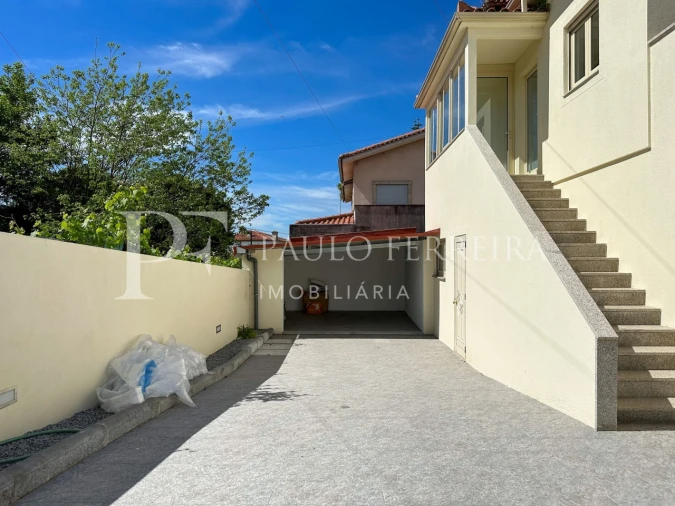 Moradia T4 para Venda em Vale (São Cosme), Telhado e Portela Foto 2