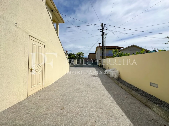 Moradia T4 para Venda em Vale (São Cosme), Telhado e Portela Foto 3