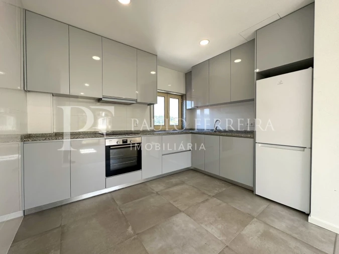 Moradia T4 para Venda em Vale (São Cosme), Telhado e Portela Foto 9