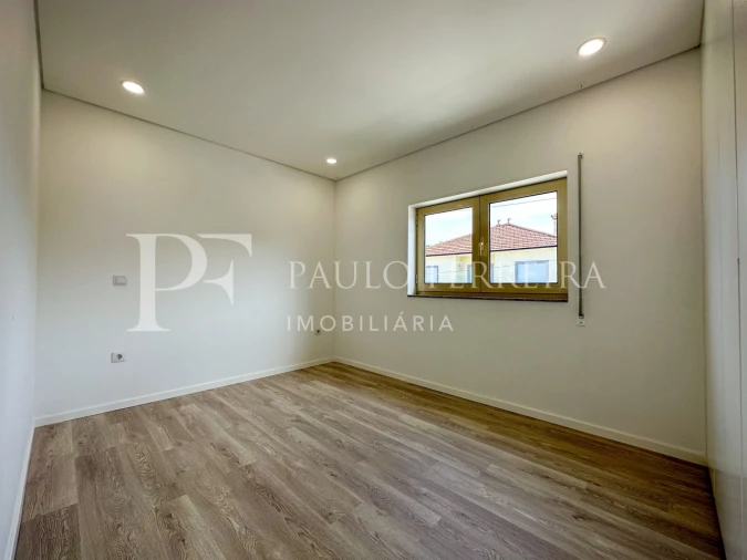 Moradia T4 para Venda em Vale (São Cosme), Telhado e Portela Foto 16