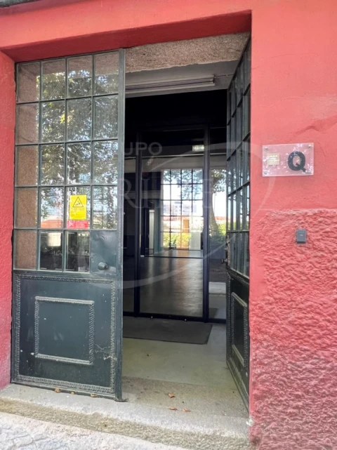 Armazém para Arrendamento em Paranhos