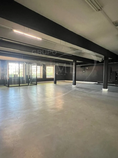 Armazém para Arrendamento em Paranhos