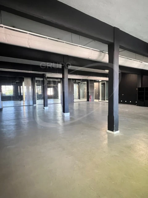 Armazém para Arrendamento em Paranhos