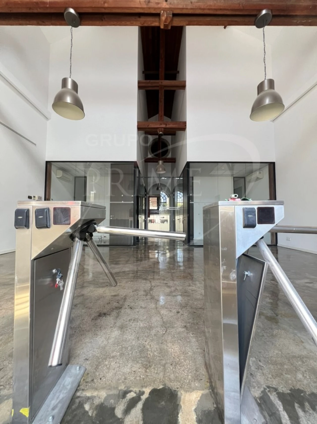 Armazém para Arrendamento em Paranhos Foto 2