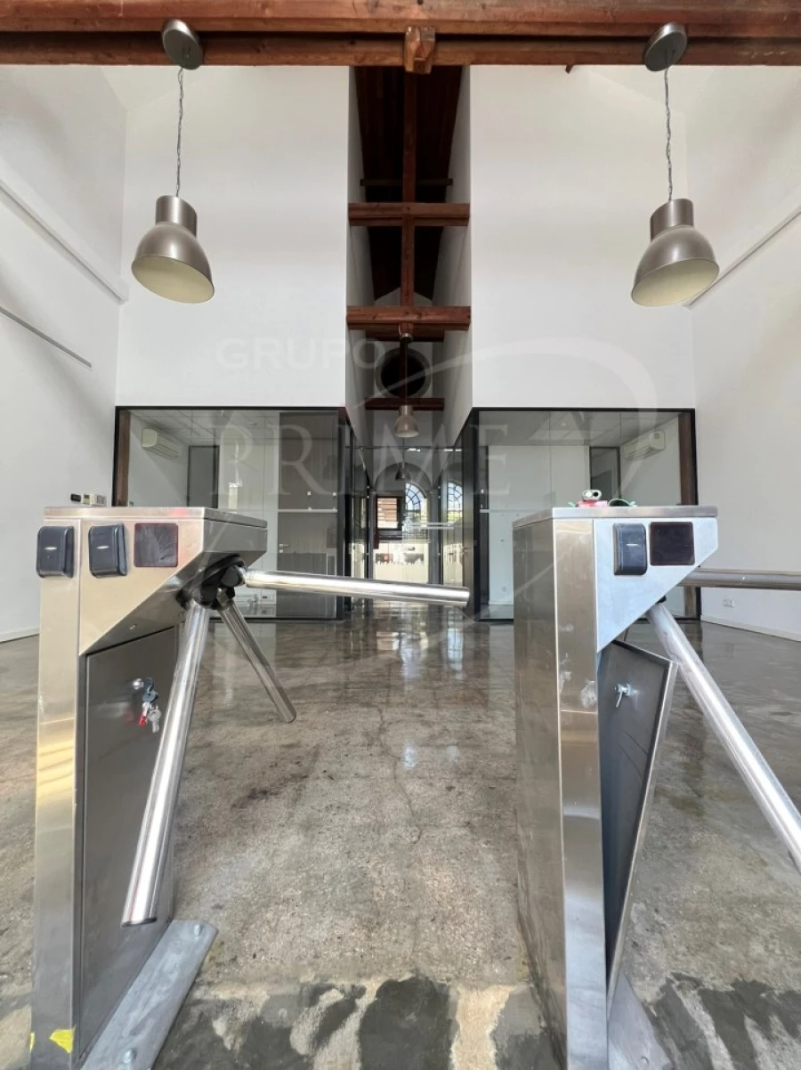 Armazém para Arrendamento em Paranhos Foto 2