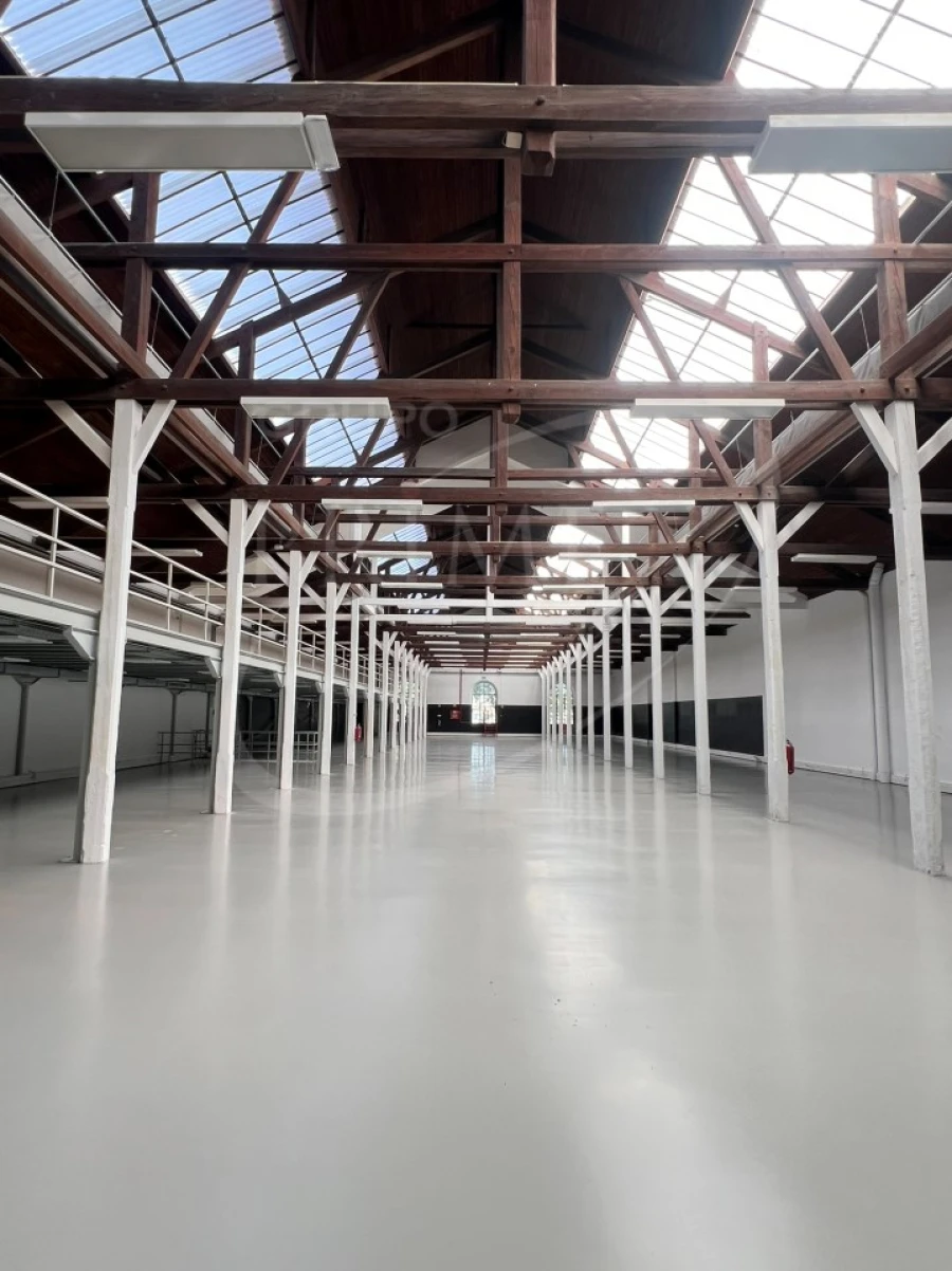 Armazém para Arrendamento em Paranhos Foto 4