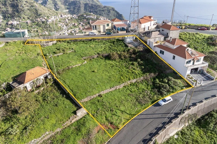 Terreno para Venda em Ribeira Brava Foto 3