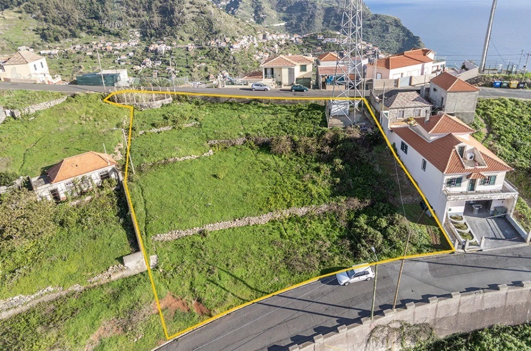 Terreno para Venda em Ribeira Brava Foto 2